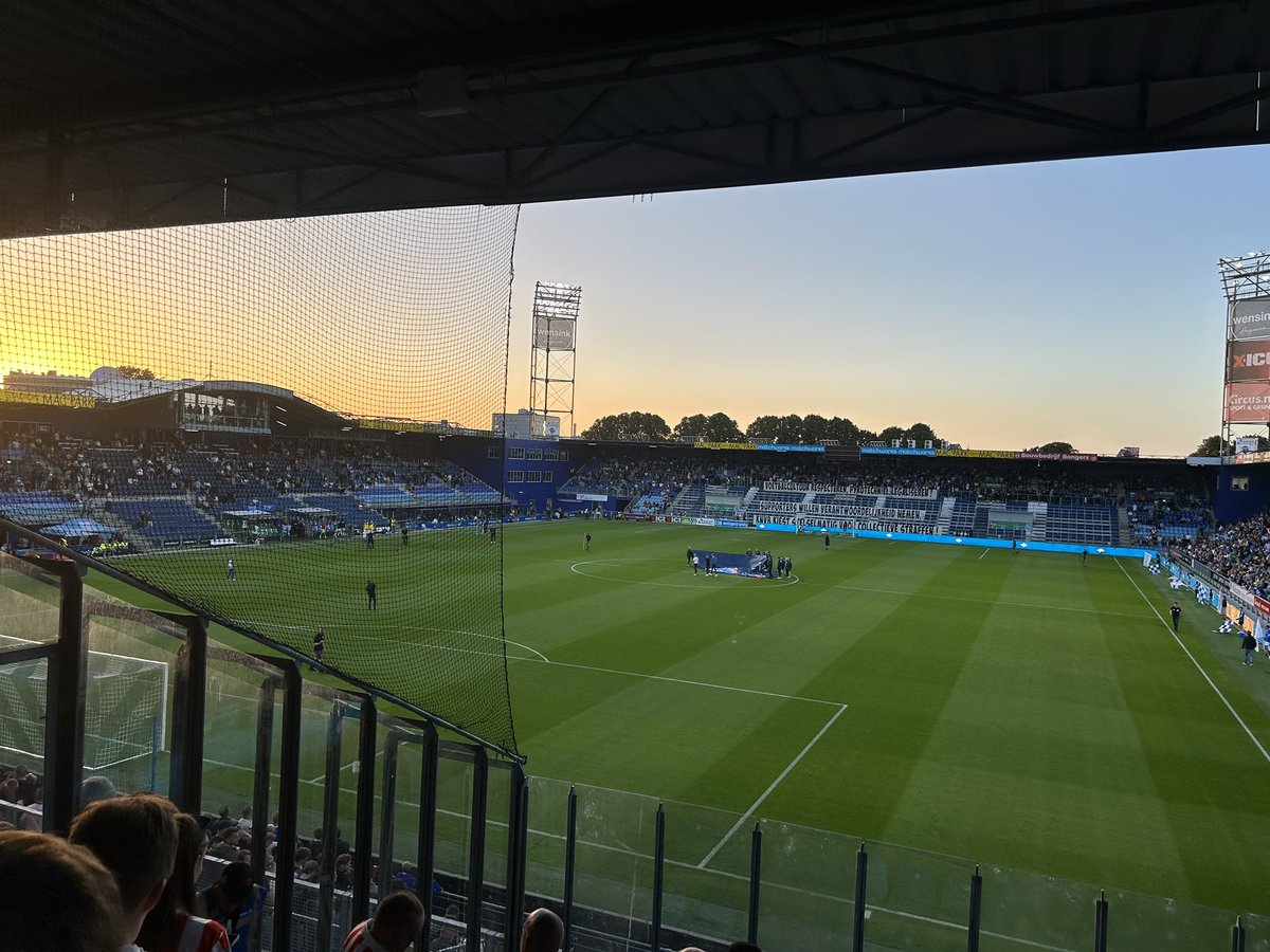 damian_v_t's tweet photo. Hi Zwolle! #zwoSPA #SpartaRotterdam https://t.co/dKkvwkP2yy