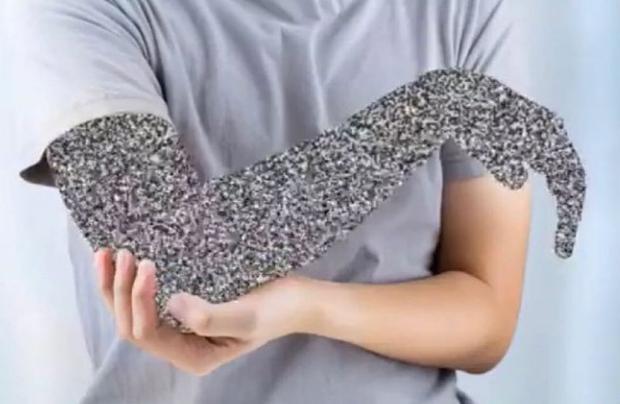 me: *hits my elbow on the table*

my entire hand :