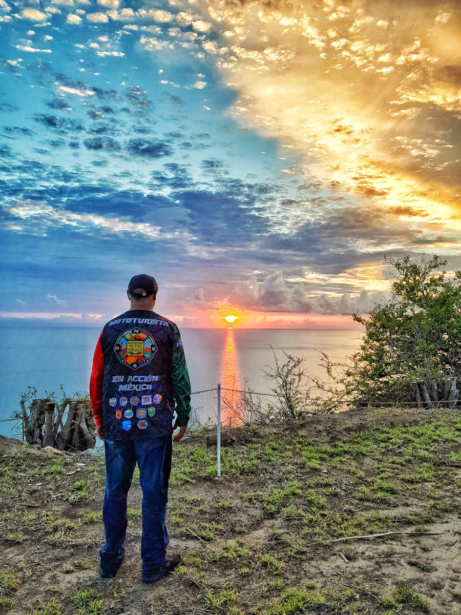 RRutasMagicas's tweet photo. Este es el regalo que el gran creador del universo le obsequió a José Paris Sánchez 1er. #MototuristaRRMÉlite que conquista los 177 #PueblosMágicos de México.

Amanecer en el faro de Puerto Balleto en Islas Marías, Nayarit.

#MotoTurismoEnAcciónMéxico #PrimeroMéxico https://t.co/Q0gzLbbohM