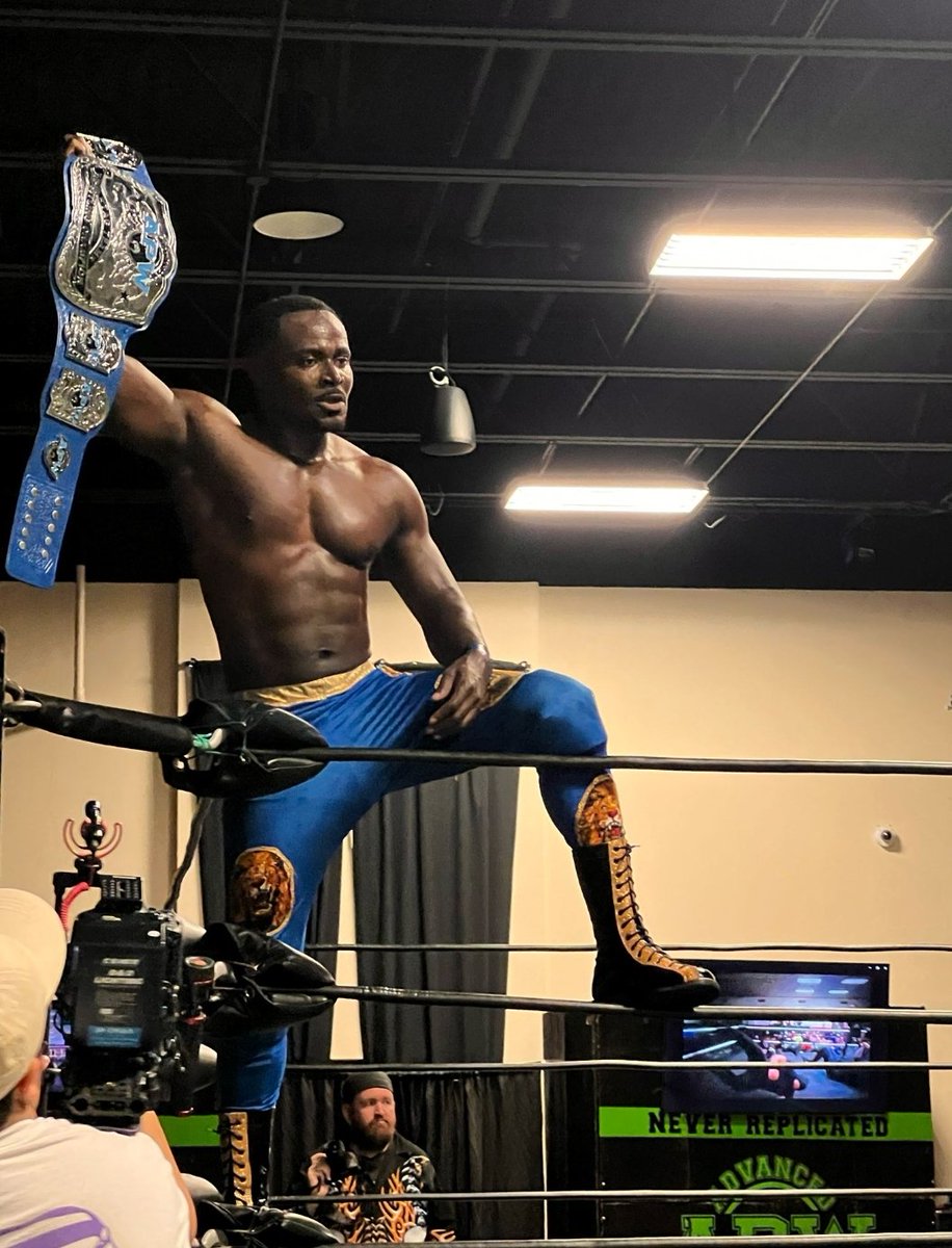 kizzyuzoma's tweet photo. First time ever in a wrestling inf Feb 2019 vs Now
#growth #proudlearner https://t.co/LTeuu6jnPq