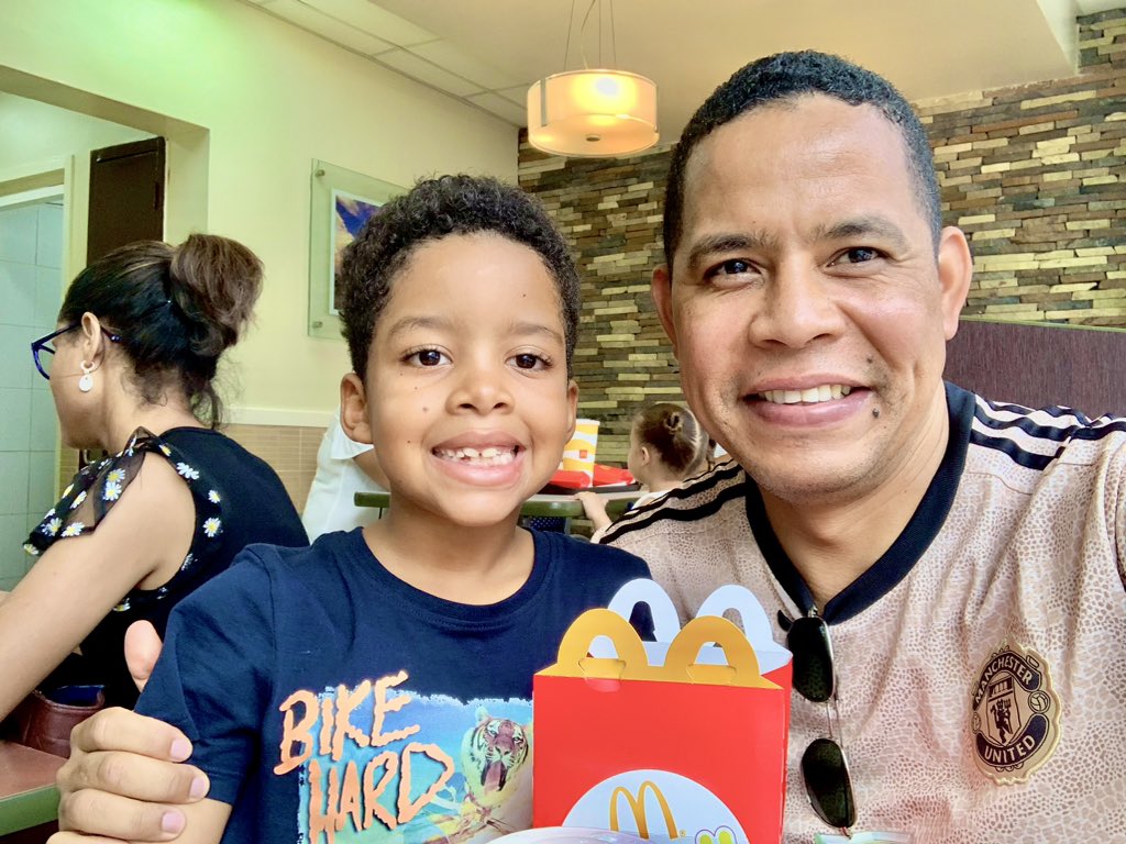 Fernan2bonilla's tweet photo. Junto a mi querido sobrino #AngelDavid celebro el día internacional de la juventud y su regreso de sus vacaciones escolares.
#Familia #Sobrino #DiaInternacionalDeLaJuventud #Vacaciones #FernandoBonilla #Dominicano #fernan2bonilla #RepublicaDominicana https://t.co/kF0H3BFPqm