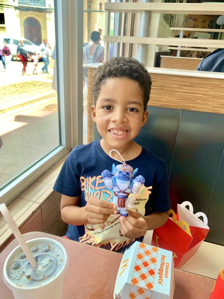Fernan2bonilla's tweet photo. Junto a mi querido sobrino #AngelDavid celebro el día internacional de la juventud y su regreso de sus vacaciones escolares.
#Familia #Sobrino #DiaInternacionalDeLaJuventud #Vacaciones #FernandoBonilla #Dominicano #fernan2bonilla #RepublicaDominicana https://t.co/kF0H3BFPqm
