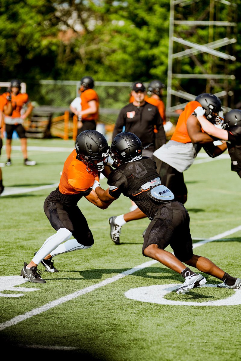 UFOilersFB's tweet photo. 3 weeks til kickoff… 
#1Team https://t.co/QJVG8ESYJH