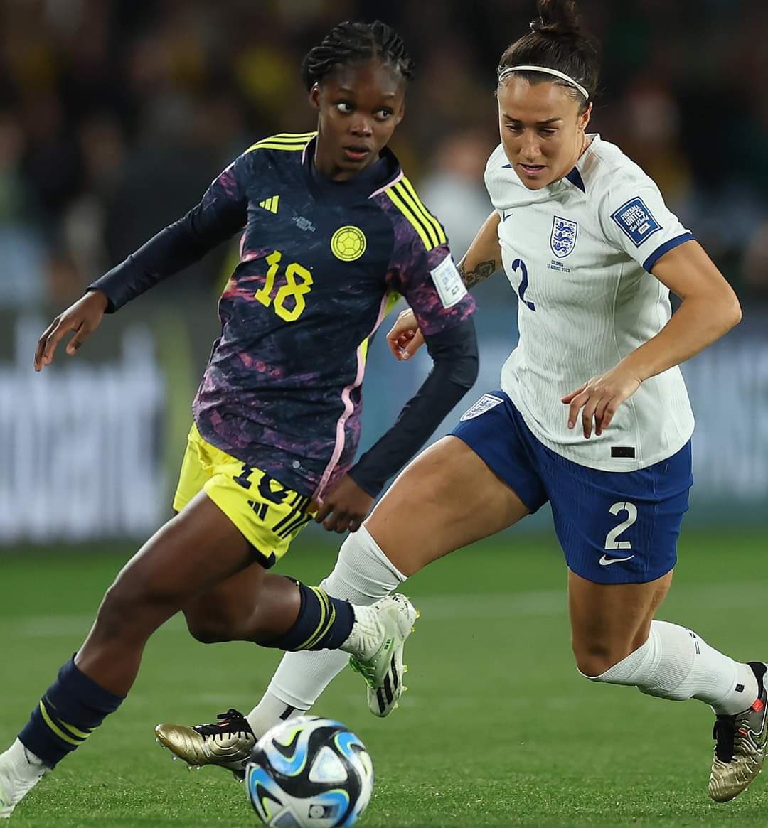 csportsag's tweet photo. #FIFAWWC |  INGLATERRA A SEMIFINALES 😱

🗯️Inglaterra🏴󠁧󠁢󠁥󠁮󠁧󠁿 derroto 2-1 a Colombia 🇨🇴 y se clasificó a las Semifinales. 

⚽️ ING: Lauren Hemp (45+6’) y Alessia Russo (63’).
⚽️ COL: Leicy Santos (44’).

▪️El próximo rival de las inglesas será Australia.

📝@CracksEdso4403 https://t.co/h1BxTEgbHg