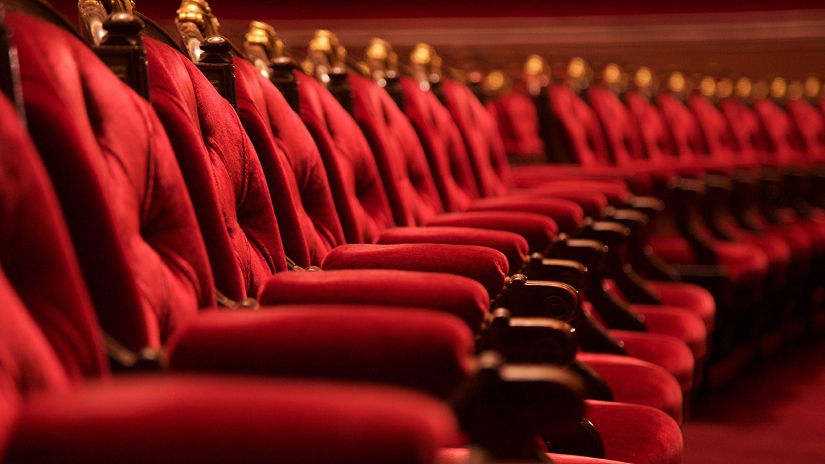 MoneySavingExp's tweet photo. You can get top-secret theatre tickets for just £4, including West End shows... but only if you can keep your mouth shut 🤐

See how to get an extra 25% off ⬇️

https://t.co/xkVTz3xh73 https://t.co/VG0LCpxaSu