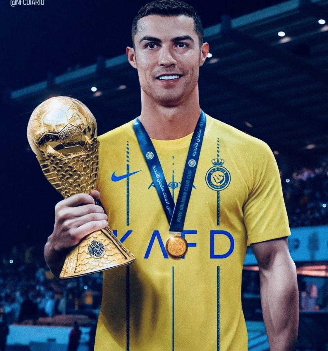 كبير نجد ، وعشق جمهوره الشمس :
عشق  الكبار "العالمي" مين    قده :
اللي حمس لكبود من تحسده حمس :
وسط الملاعب لا حضر ؛ غاب نده
 💛💙✌️
   #الهلال_النصر #كرستيانو_رونالدو
#كأس_الملك_سلمان_للاندية 
#نهايي_البطوله_العربيه