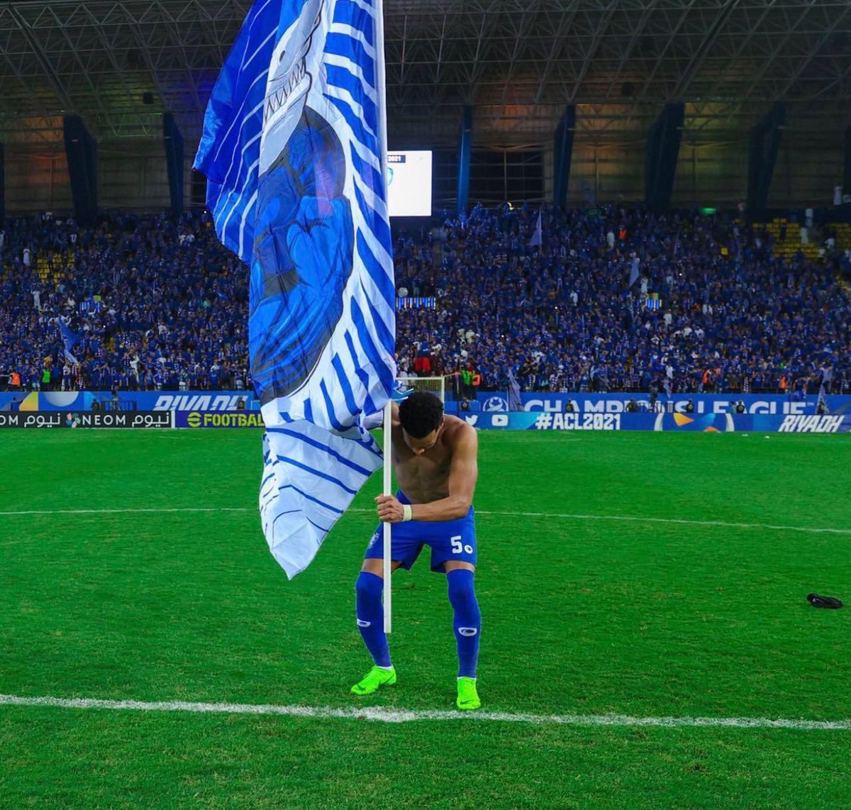 azix5565's tweet photo. #الهلال https://t.co/ZXx6oYRFZC
