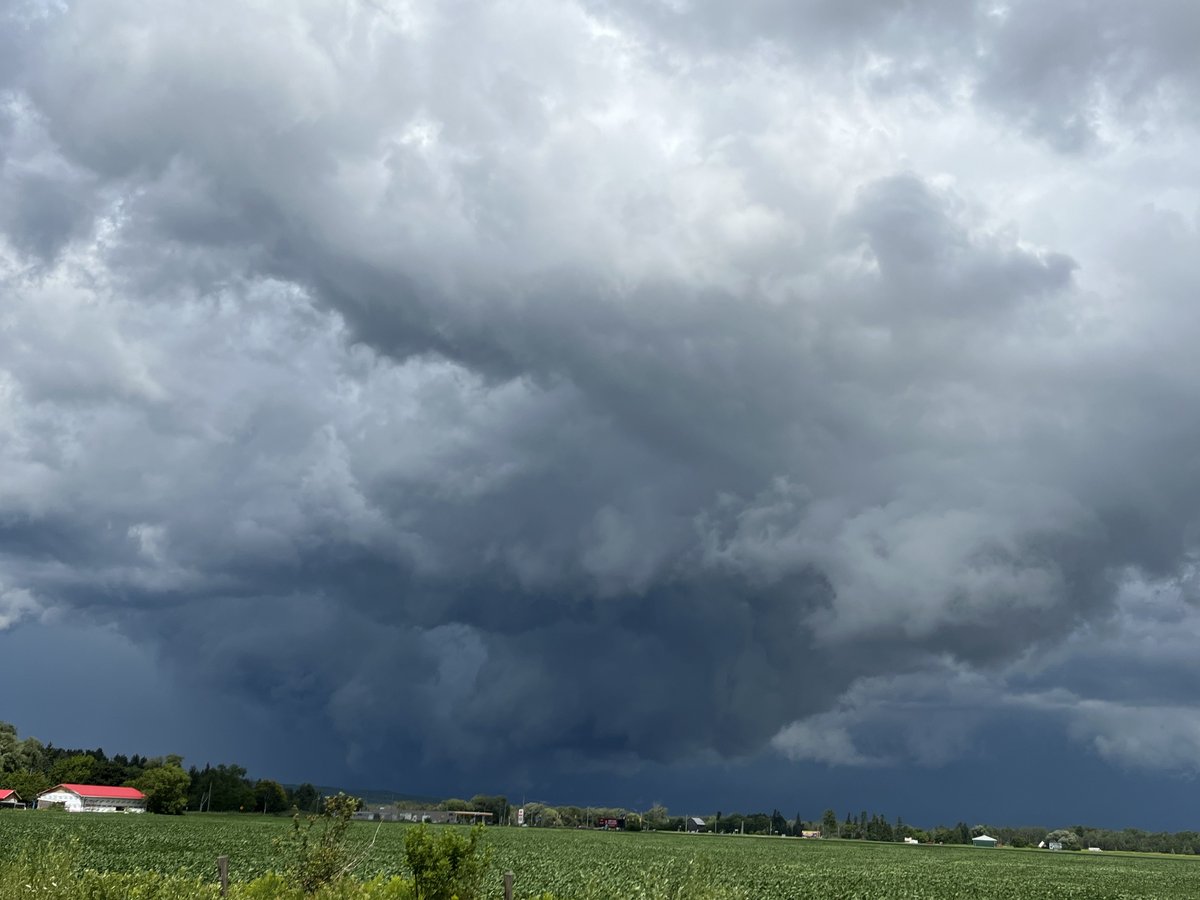 Alissa Bigelow (@alissabigelow) on Twitter photo Approaching #Barrie 2:35-2:55pm. Two separate storms formed back to back & merged into one. Wind really picked up @ 2:45. Bright & sunny to the west. <a href="/IWeatherON/">Instant Weather Ontario ⛈️</a> <a href="/weathernetwork/">The Weather Network</a> <a href="/Onstormtracker/">OntarioStormTracker</a> <a href="/1Weathercanada/">WeatherCAN</a> Approaching #Barrie 2:35-2:55pm. Two separate storms formed back to back & merged into one. Wind really picked up @ 2:45. Bright & sunny to the west. <a href="/IWeatherON/">Instant Weather Ontario ⛈️</a> <a href="/weathernetwork/">The Weather Network</a> <a href="/Onstormtracker/">OntarioStormTracker</a> <a href="/1Weathercanada/">WeatherCAN</a>
