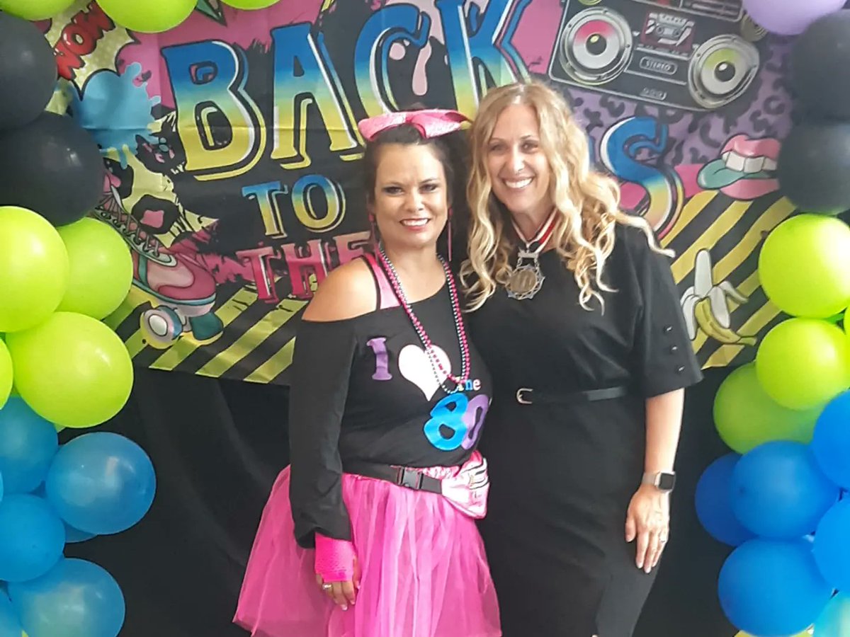 HudgensMolly's tweet image. Thank you @SeminoleISD. We ❤ed sharing our @CMOH_Society @CitizenHonors @TheFirstMedals @MedalofHonorCDP @MohMuseum @SafeSchoolsOrg @dbc_inc #savingsycamore story w/ you at 80s Day convocation! Don't stop believing!#gobesomekidshero #mohstrong #Psalm91 #dbcincbooks #safeandsound