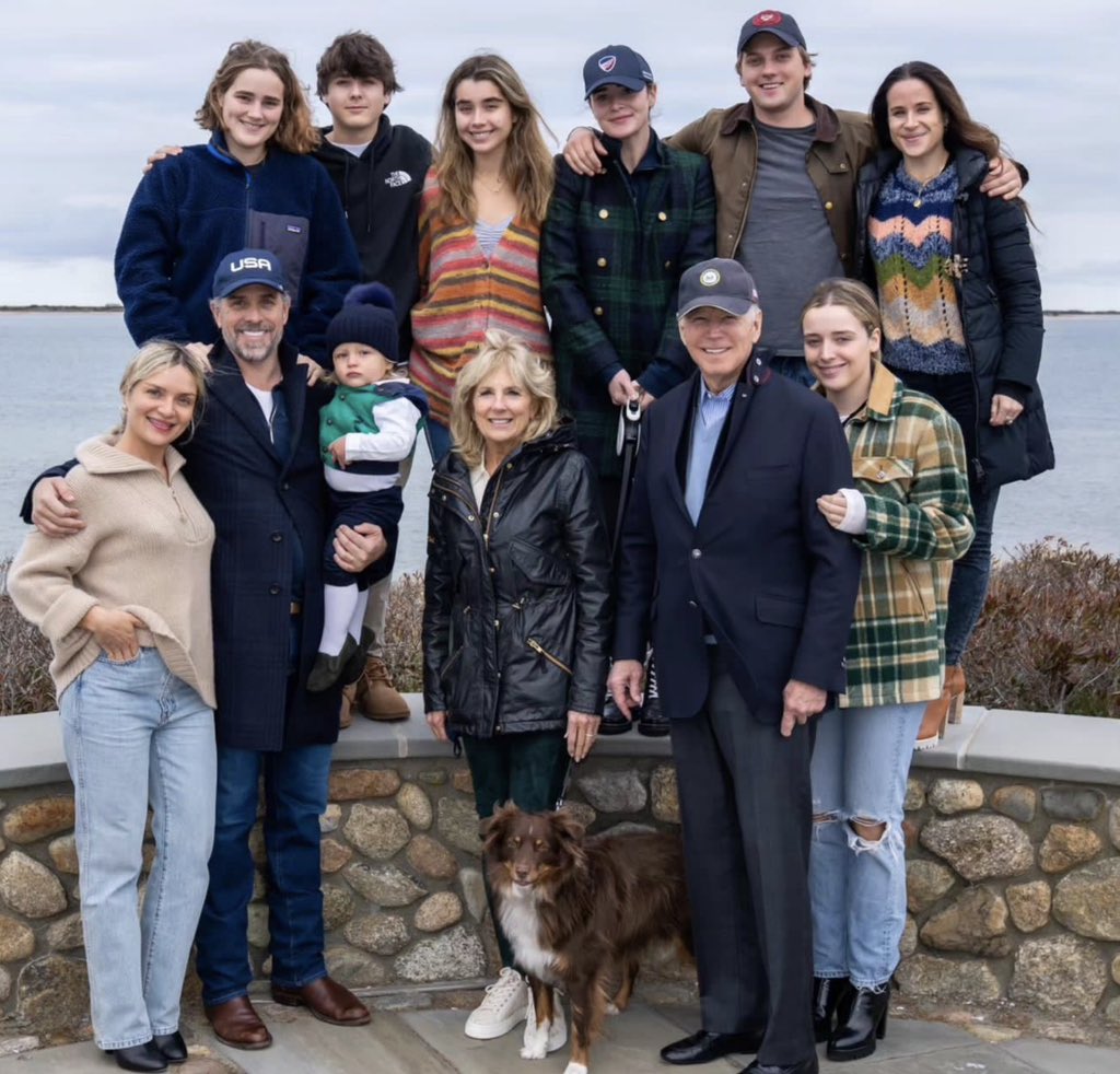 krassenstein's tweet image. Opinion:

The Biden family is a good family, who just like most families have had to deal with heartbreak, pain, addiction and hurdles, 

The Biden family is incredibly close, anchored by Joe Biden who speaks to his kids daily and has stood by Hunter's side even as he dealt with…