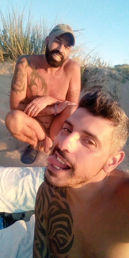 Feliz sábado, con este frío  recordando el verano en  Chihuahua con <a href="/hervas2879/">Hernán🇺🇾🇦🇷😈🍆🔁</a> , que hacemos hoy? 💦🍆🍑🤤😈🖕😏