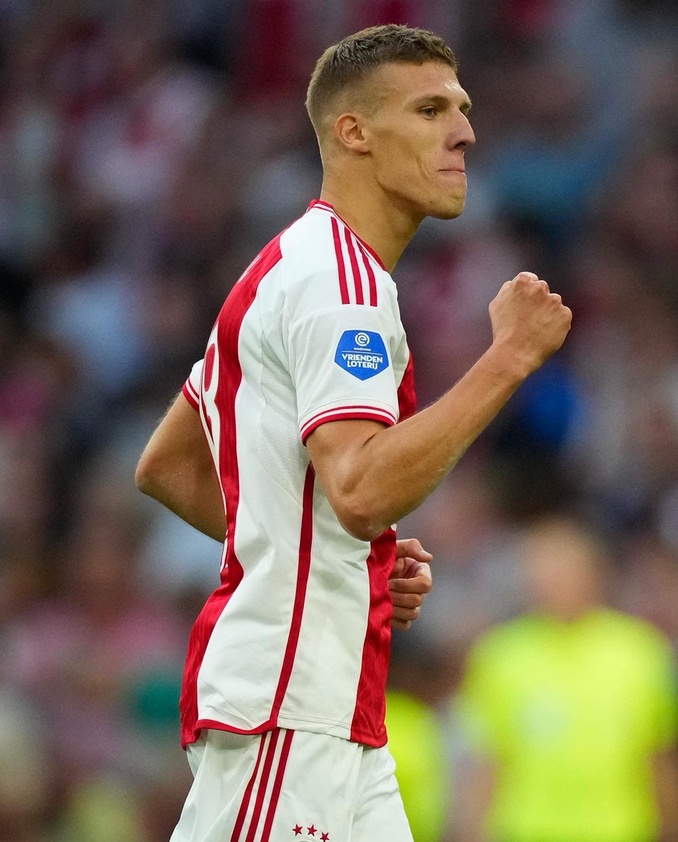 AFCAjax's tweet photo. MEDIĆ TO THE MOOOOOOON! 🚀 https://t.co/AtAaG7t04L