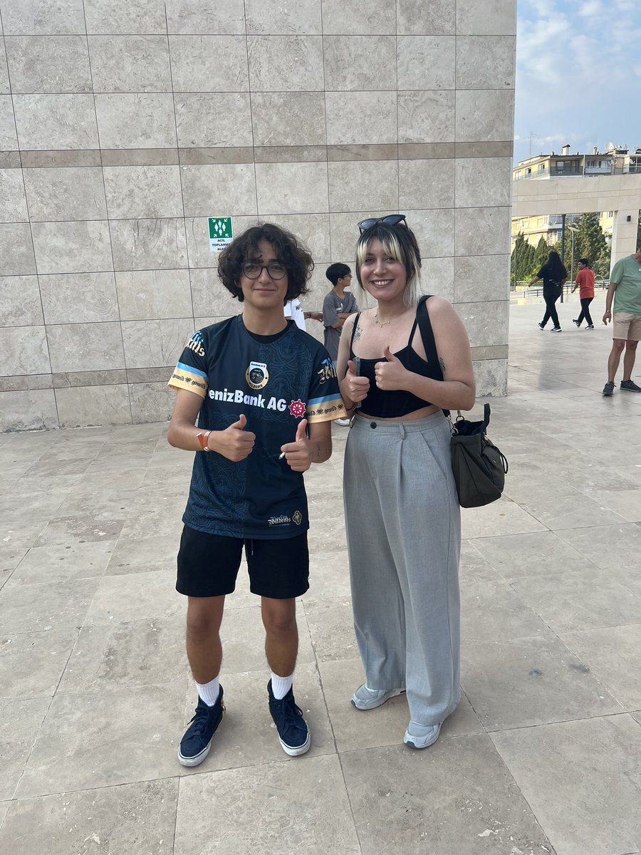 Vildan ablam(şu instada karşınıza cıkan camille outplayleri yapan abla)