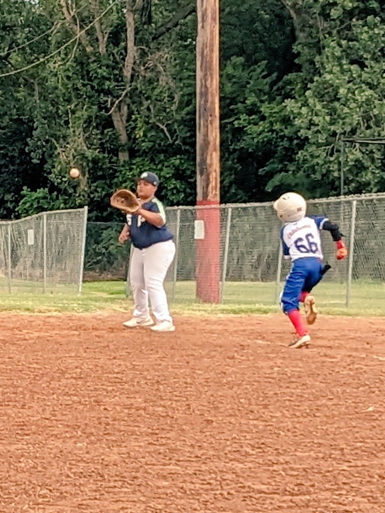 jnell_lane's tweet photo. When big sis gets β‘ out & tournament cancelled, you change clothes & bust tail to the next ball field! ππ βΎ#onafieldsomewhere #OKPrime https://t.co/A6VEjRGrer