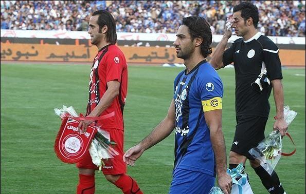 pesarabi7's tweet photo. خیلی وقته فوتبال ایران ستاره نداره...
رونالدو مسی ما خیلی ساله که غروب کردن💔
#فرهاد_مجیدی
#علی_کریمی
#استقلال
#پرسپولیس https://t.co/FuLGtLegJK