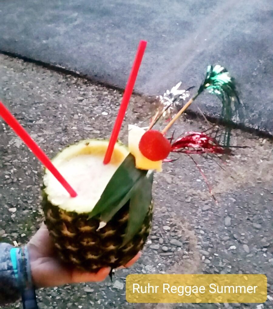 St3ffiee's tweet photo. Difference between Ruhr Reggae Summer and Reggae Sundance 😂

#RuhrReggaeSummer #ReggaeSundance #drinks #Nederland #Deutschland https://t.co/ODB8YWBBNF