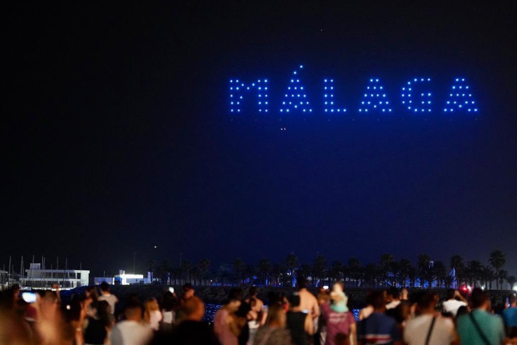 🎆 La #FeriadeMálaga: Ventana Internacional. Desde su nacimiento, la Feria de Málaga, ha trascendido más allá de las fronteras regionales para establecerse como un evento internacional emblemático. El impacto internacional de la Feria no solo se refleja en la diversidad de sus