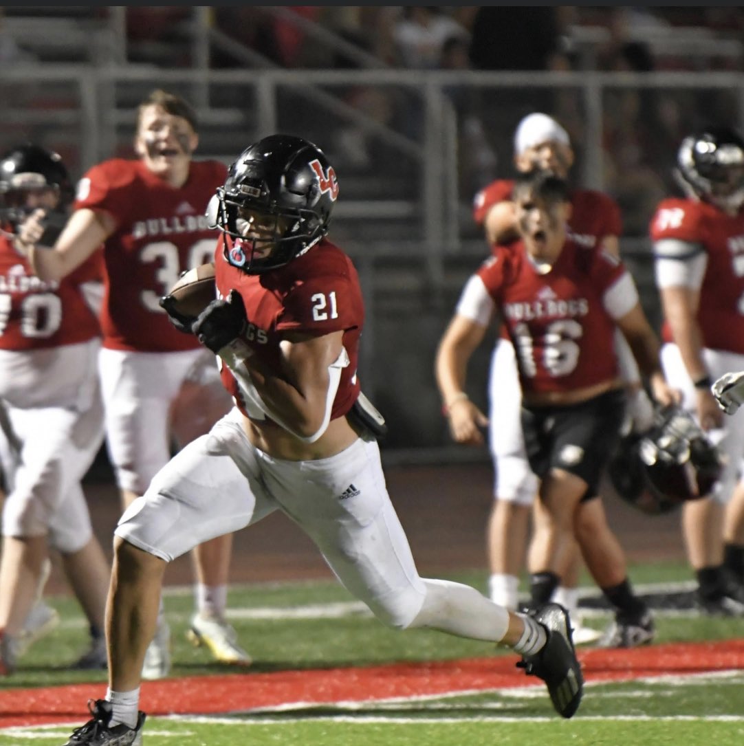 CarloChicko21's tweet photo. Had fun and learn a lot from my 2nd scrim very blessed to play varsity ready for our first game coming up!!!Go dawgs , got 3/3 catches  all glory to God for everything he does for me @LCHS_Bulldogs @EKUFootball @HerdFB @UPIKEFOOTBALL @LUFBRecruiting https://t.co/sxRwFhETXI