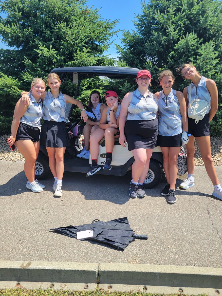 SueB452's tweet photo. Bronchos at Golf Club of Indiana teeing it up at the Zionsville golf tournament. https://t.co/MSBVxI9fl4