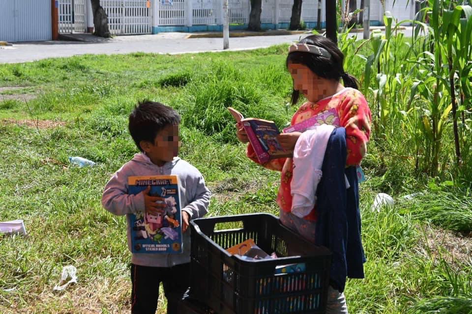 GabyGamboa_S's tweet photo. Continuamos apoyando a más vecinos de Metepec. @LatidoMex 

Con jornadas de donación de ropa, zapatos, medicamentos, árboles, toma de presión, asistencia jurídica y talleres para niños creamos un mejor municipio para todos. https://t.co/ZK8JI0Wipt
