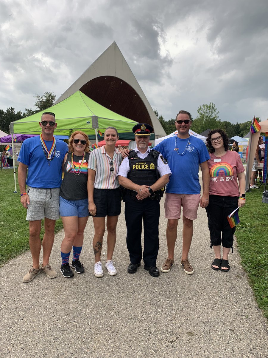STPSmedia's tweet photo. As a part of Elgin/St.Thomas Pride Week celebration the St.Thomas Police Service joined several of our community partners in Pinafore Park for Pride in the Park! 

A great day celebrating all members of our community. https://t.co/oimupzoX3N