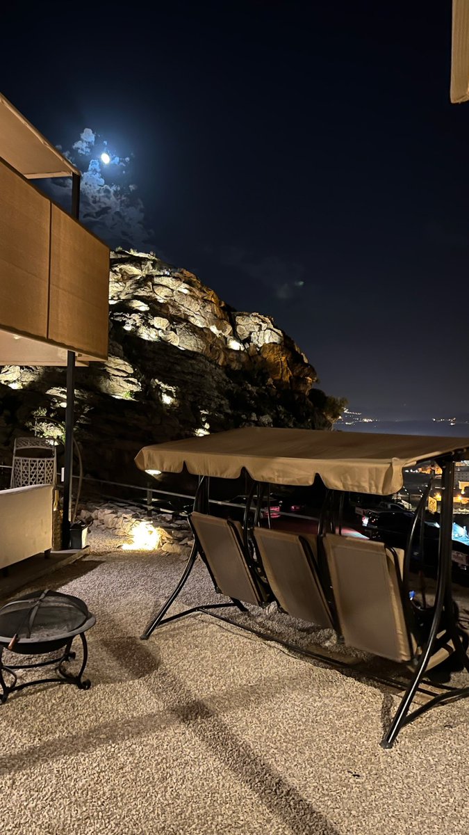 - لا تدوّر مثل قلبي .. منت لاقي 
                القلوب اللي مثل قلبي قليله