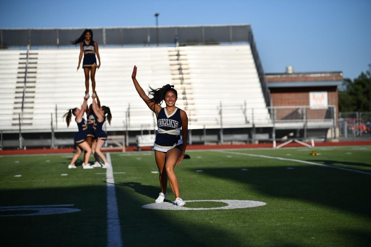 Lennett08's tweet photo. Friday Night Lights and Meet the Tigers! @KC_Cheerleaders  are ready for @KCTigerFootball this season! Go Tigers!! 🐅📣🏈 https://t.co/sF7GDYOkd9