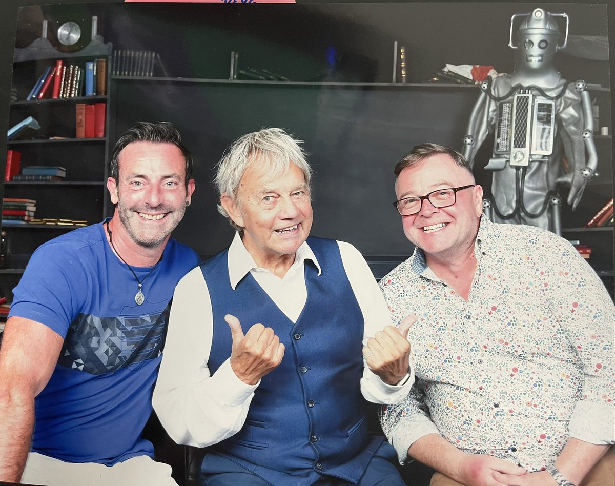 PaulCresser's tweet photo. Great day out at Time and Riverside today!
Nice to see @WhoFrazer again (and tell him that he gets a name check in @OrtonesquePlay)
#DoctorWho #whovian #ortonesque #frazerhines https://t.co/qvXHiE7bPz