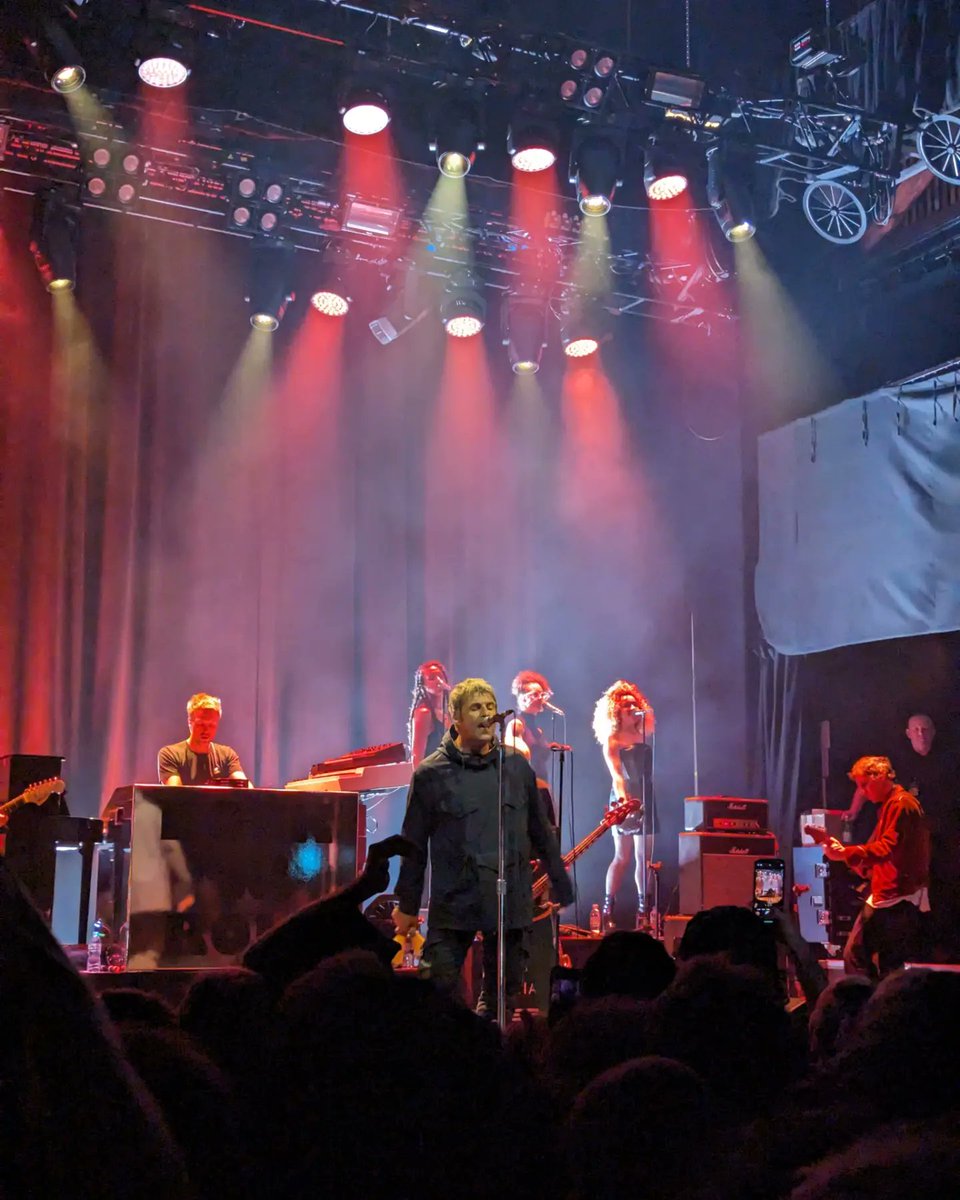 BigJackTheUnit's tweet photo. Few quick photos I took during the KOKO gig https://t.co/VCylaBZAjr