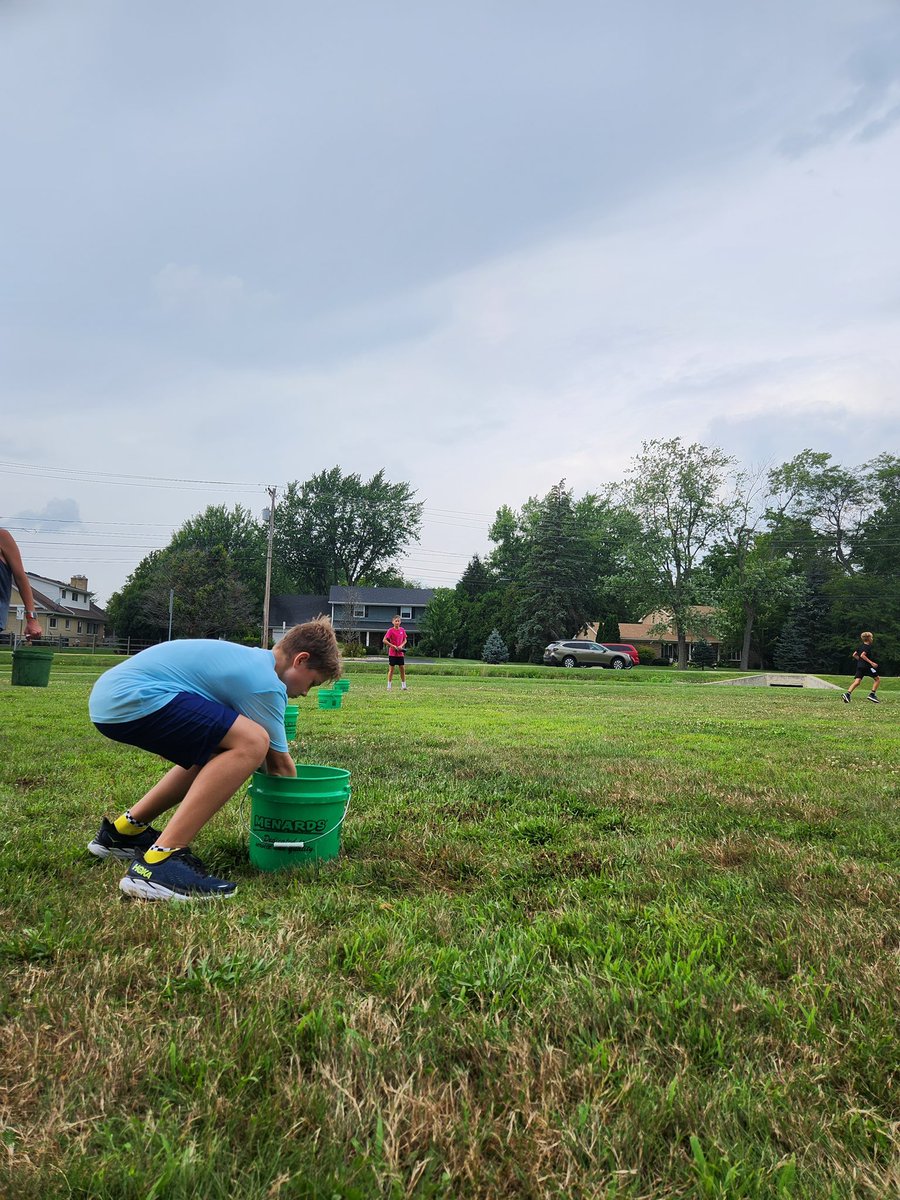 runpjhs's tweet photo. The Sponge Relay 🧽  🏃‍♂️ to wrap up week #2. https://t.co/A97RU1UqiH