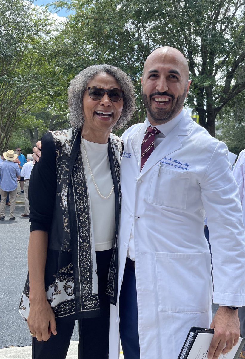 Thank you @MikeMMallahMD for an outstanding #HumanismInMedicine talk at today's White Coat Ceremony! So special to have your mentor, Dr. Dent from @UNC_SOM on hand! #Classof2027 @MUSCSurgery @MUSCGlobalSurg @scfamilydoc