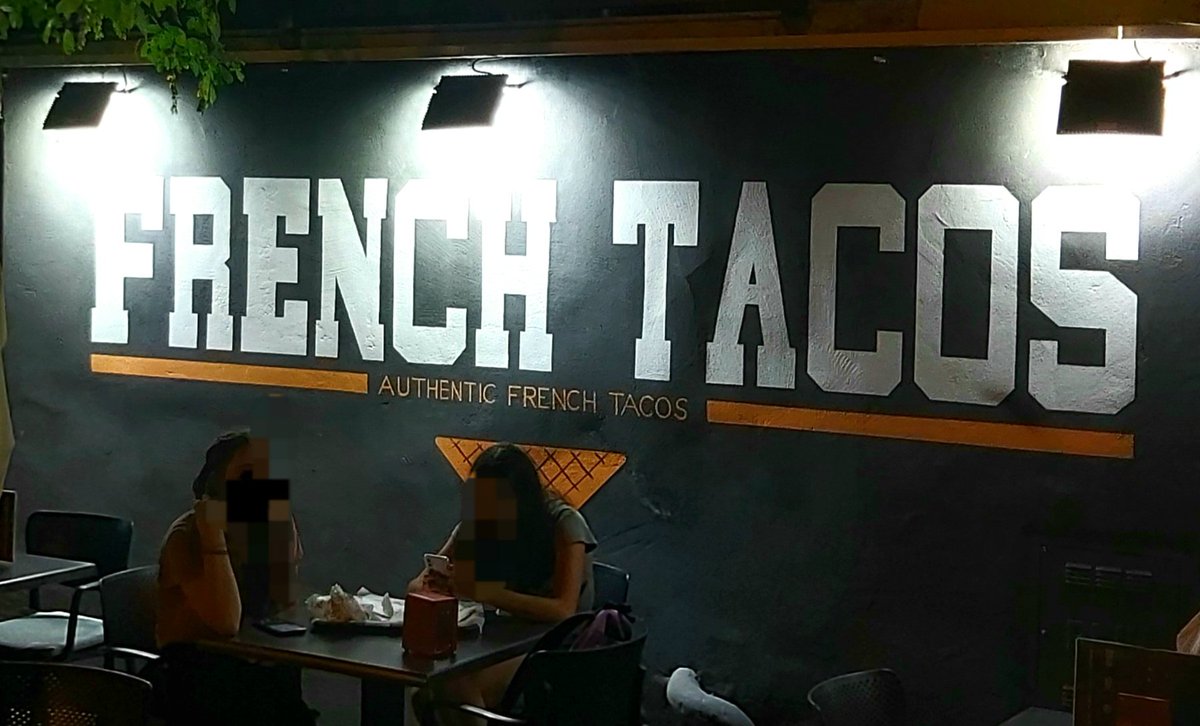 rafaelprietoc's tweet photo. "Authentic French Tacos"

Se sirven en una base de croissant y en lugar de piña, les ponen un cubo de mantequilla.
🤯🙊🌮🥐👇 https://t.co/B87rhuqtrI