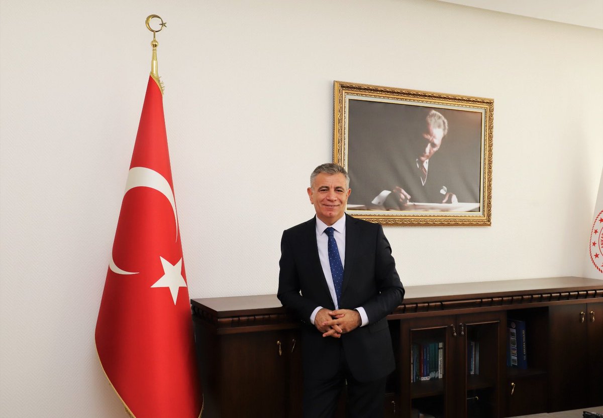 ankegitimkusu's tweet photo. Ankara İl Milli Eğitim Müdürü Göreve başladı.
Güzel bir devir teslimden sonra,
İl müdürlüğü çalışanları ile tanıştı.

Ankara İl müdür yardımcılarında değişim olacağını,
ilçe Milli Eğitim müdürlerinin çoğunda değişime gideceğini bekliyoruz...
@ankara_kusu 
@MemAnkara 
@kocakysr https://t.co/uI2h64Yy2R