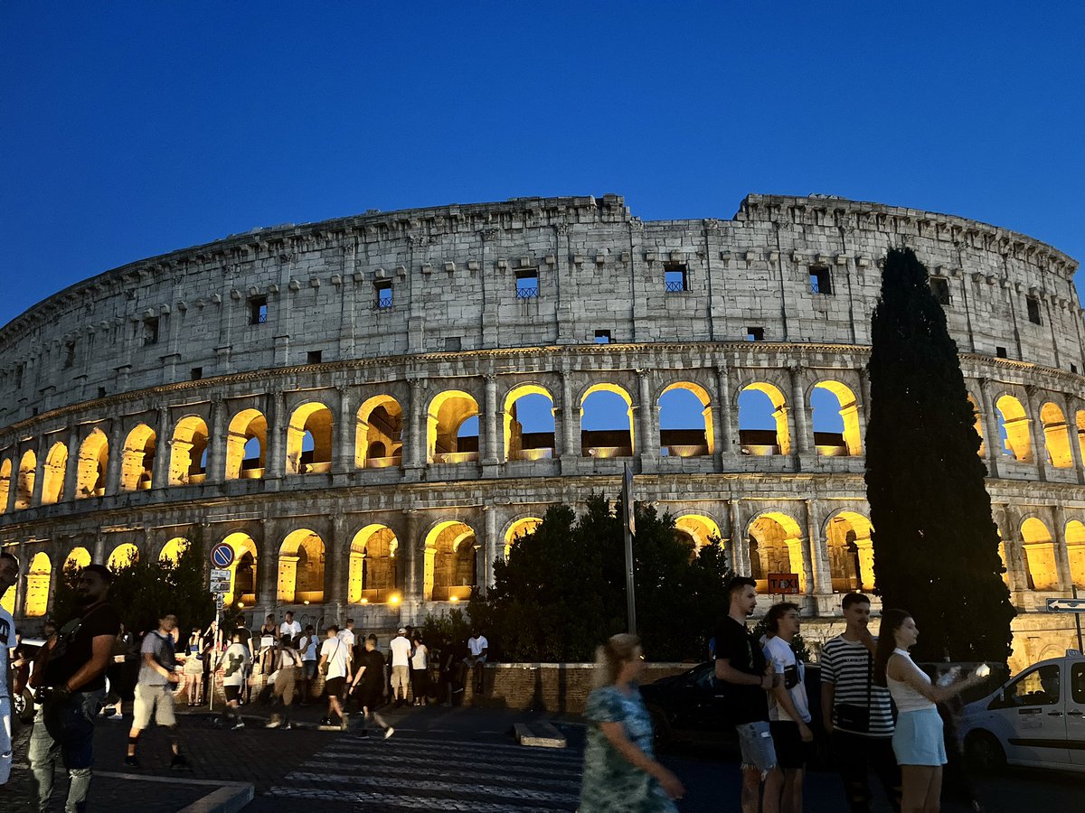 yolyis4Kcapable's tweet photo. What an amazing week I spent in #rome Italy. Toured the colosseum, the Vatican, the Sistine Chapel, and museums. Climbed up 320 steps to the top of the Dome and ate the best food. https://t.co/HMsw8Vae3r