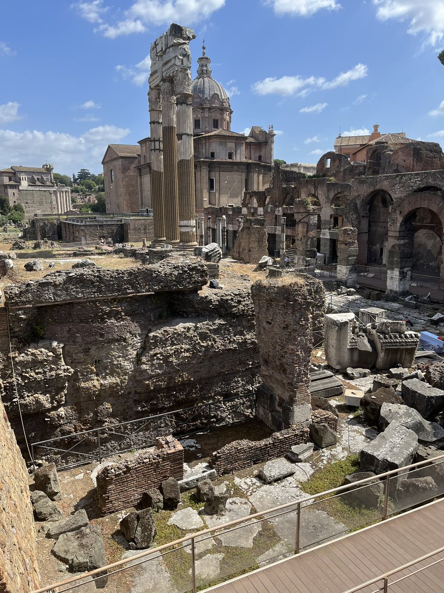 yolyis4Kcapable's tweet photo. What an amazing week I spent in #rome Italy. Toured the colosseum, the Vatican, the Sistine Chapel, and museums. Climbed up 320 steps to the top of the Dome and ate the best food. https://t.co/HMsw8Vae3r
