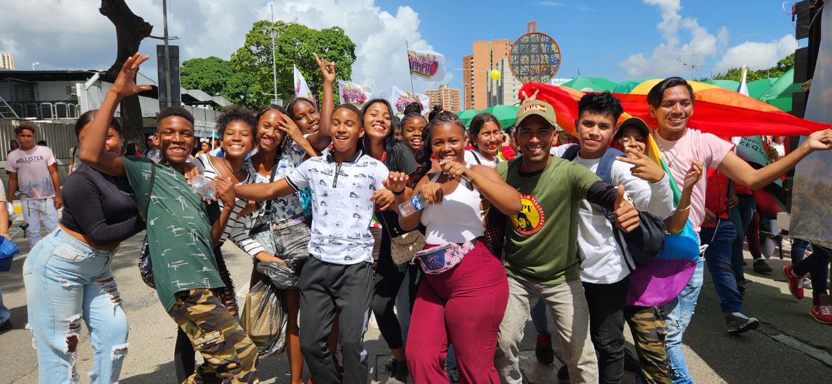 MinTrabajoVE's tweet photo. #EnFotos || Así se desarrolla la marcha en apoyo a la juventud venezolana en el marco del Día Internacional de la Juventud.
#JóvenesValientes 

@NicolasMaduro 
@torrealbaf 
@Incret_Oficial 
@Inpsasel_vzla https://t.co/Hftbe4JgIN