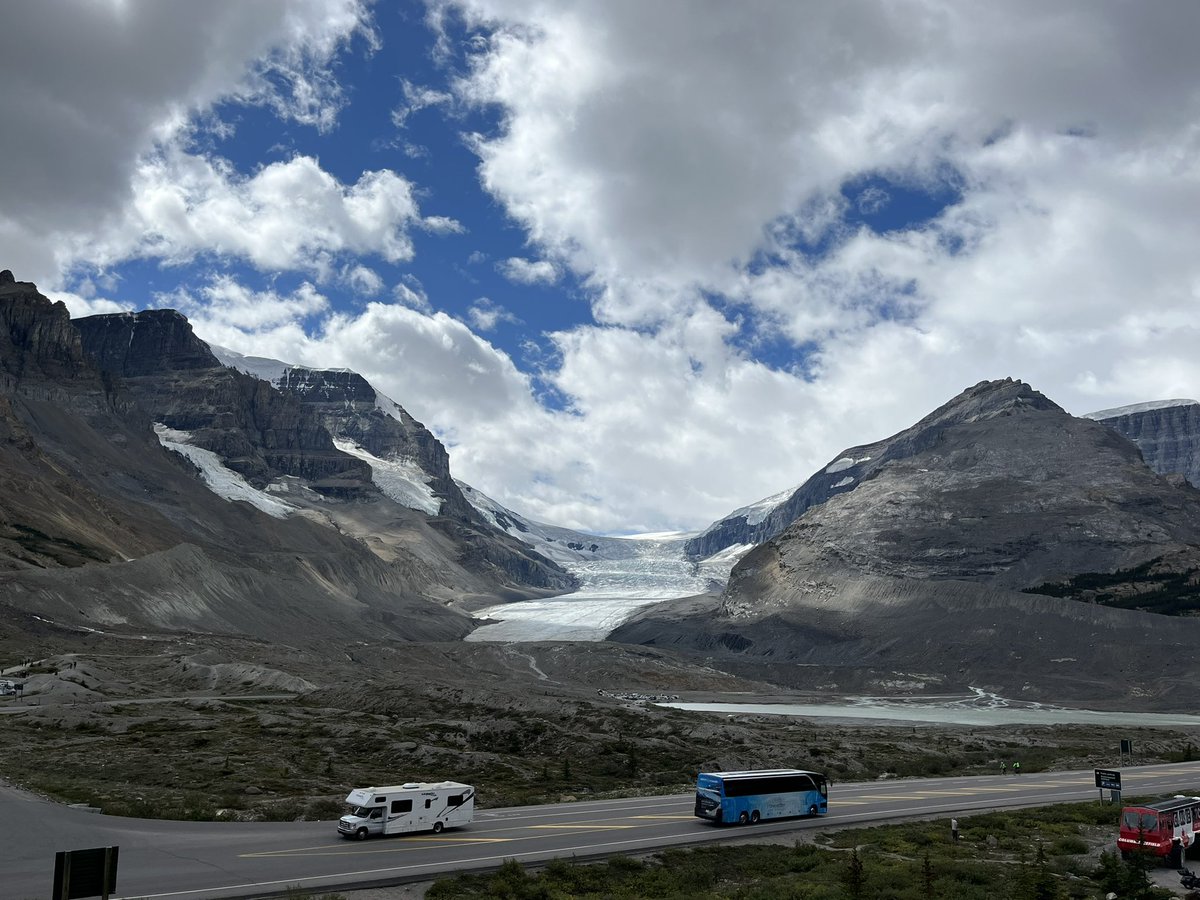 HatLawnBowler's tweet photo. Quick stop for lunch. #rockymountains #columbiaicefields https://t.co/l6s3WAhR3j