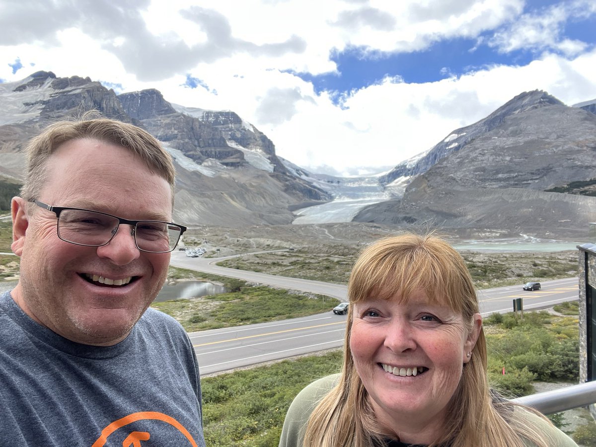 HatLawnBowler's tweet photo. Quick stop for lunch. #rockymountains #columbiaicefields https://t.co/l6s3WAhR3j