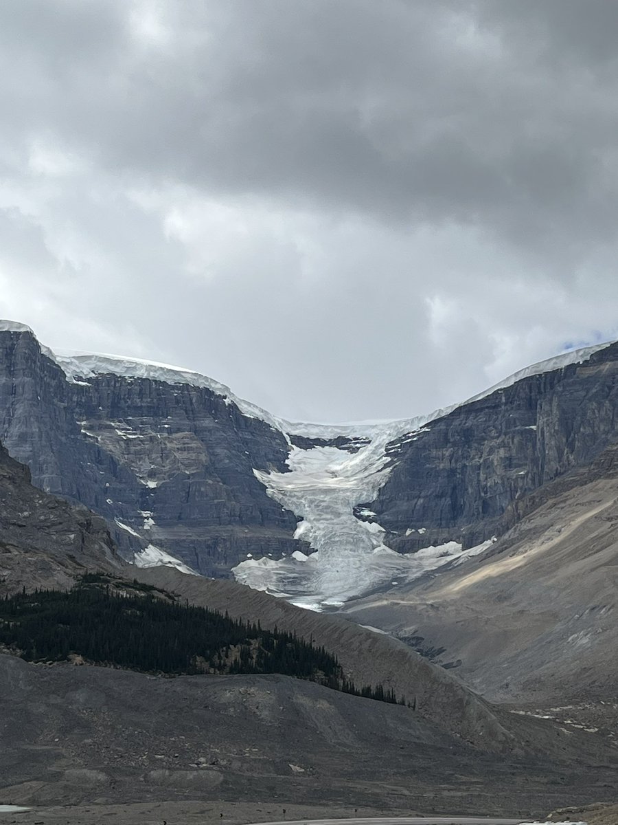 HatLawnBowler's tweet photo. Quick stop for lunch. #rockymountains #columbiaicefields https://t.co/l6s3WAhR3j