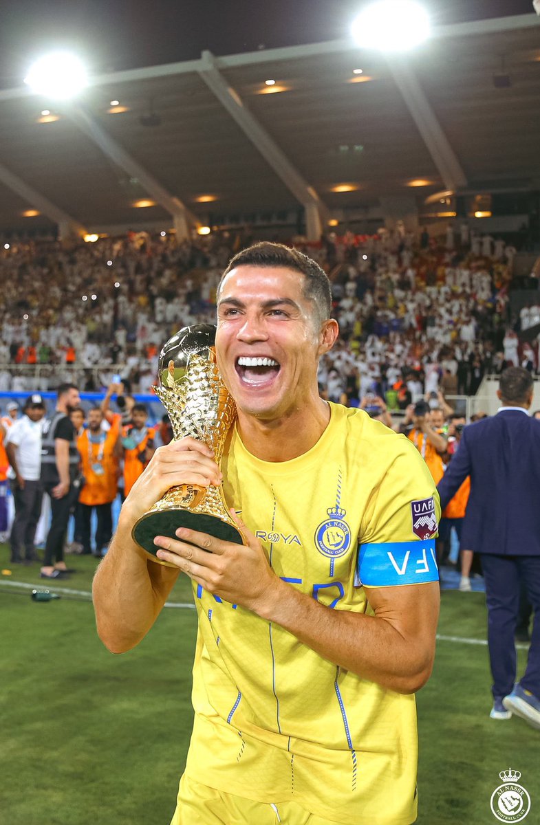 É bizarro o quanto eu amo ver esse cara feliz! 😄🏆