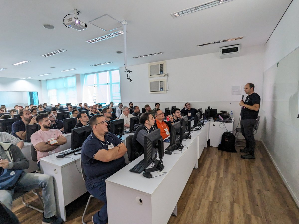 Mirela_RoOUG's tweet image. @LinoSchilde talking about JavaScript in #orclapex for PL/SQL developers at #GUOB

#LatamTour2023 

@oracleace @sym_42