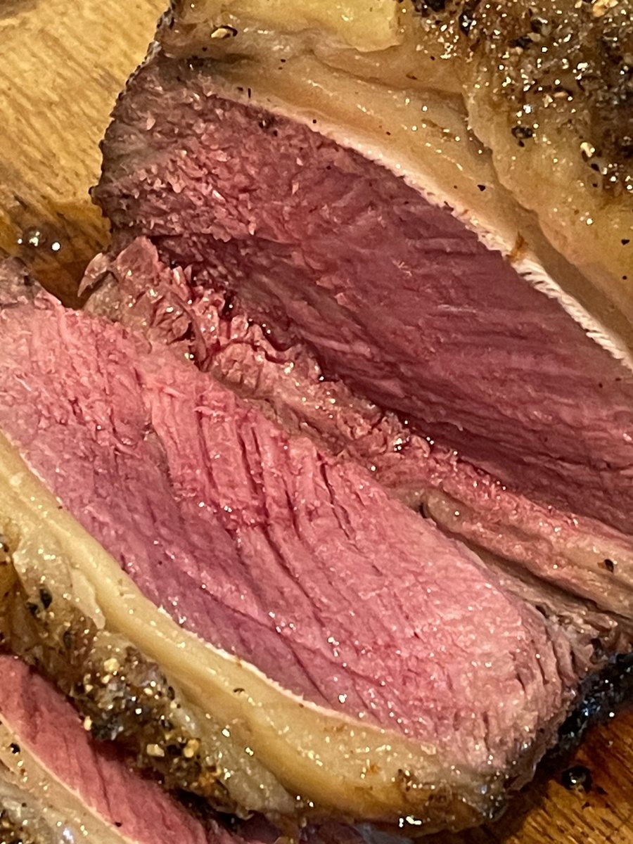 Well, I hope you’re satisfied, Mr W??  Because I bloody well am.  Ex dairy sirloin on the bone and Chermoula marinated veg. <a href="/MeatMattersltd/">MeatMatters</a> <a href="/BigGreenEggUK/">Big Green Egg UK</a> <a href="/Tommo33s/">Stephen Thompson MBE 🏴󠁧󠁢󠁥󠁮󠁧󠁿🇬🇧</a> <a href="/davidflatman/">David Flatman</a> <a href="/DissIronworks/">Diss Ironworks</a> <a href="/cooksdigest/">Adam</a> <a href="/devonwoodsmoke/">Marcus Bawdon</a> <a href="/Hoggy602/">Matthew hoggard</a> <a href="/love2bbquk/">Phil</a> <a href="/thebbqmag/">BBQ Magazine</a>