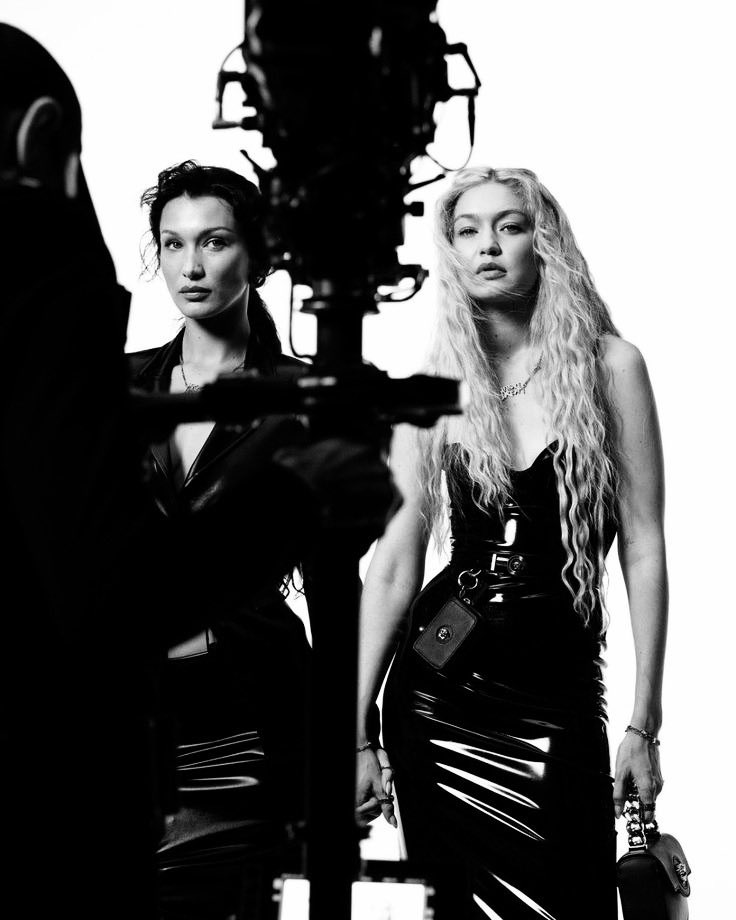 bella &amp; gigi hadid for versace ★
