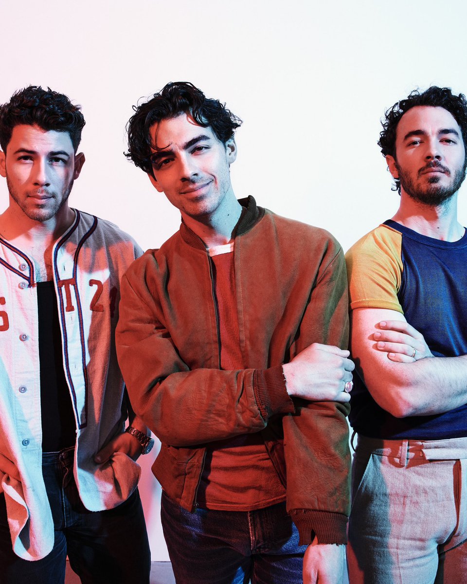 jbrosnews's tweet photo. Nick Jonas would like a Jonas Brothers x Paramore collaboration. https://t.co/bfteNaWcDJ