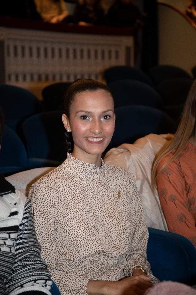 GCavallersC's tweet photo. Dones de Companya de la Germandat dels Cavallers de la Conquesta.
-Na Dolça, Sonia Barberà i Carbajo.
-Na Eva, Yaiza Ballester i Bautista.
-N'' Ermengarda, Jasmín Balán i Balán.
-Na Margarida , María Lidón García i Gargallo.
-Na Provençala, Noelia Lerin i Martínez. https://t.co/iBATA51luz