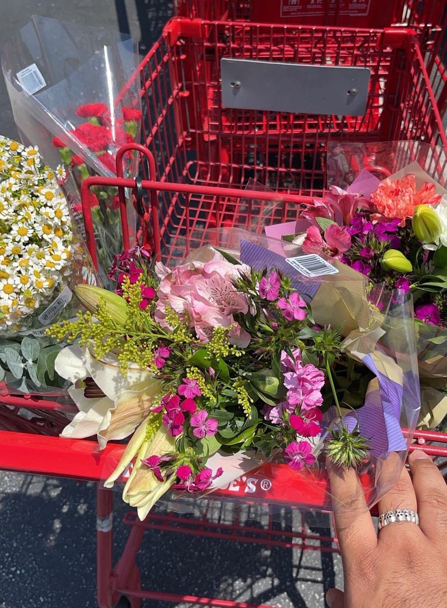 JoshRoman0018's tweet photo. Need someone to go on these Trader Joe’s runs with ;) https://t.co/2HxW6iyhuk