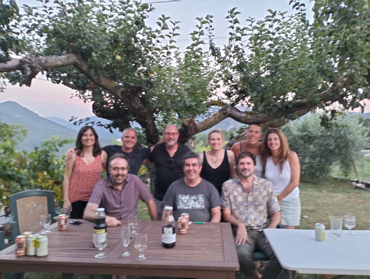 SubalQuinina's tweet photo. Avui hem passat el dia amb gent intel·ligent i, sobretot, estimable a més no poder. A les fotos no hi som tots, però ens sentim representats. #carlinada #piteus https://t.co/uDKB0dT9P0
