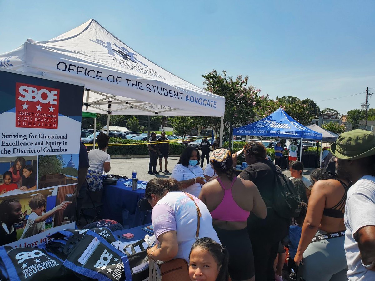 Eboni_RoseDC's tweet photo. Huge thanks &amp; a few pics to everyone who supported our #Ward7 Back to School Event @VinceGrayWard7 @ERFSC @missioncontinue @MHCDO @KIPP_DC @DelonteGholston @RocketshipDC @DC_Edvocate @WTUTeacher @WASHLIT @CISNation @DCPS_Community @MarshallHeights @CDarrenThompson @ThawtfulWard7 https://t.co/IGbH8GHgoX