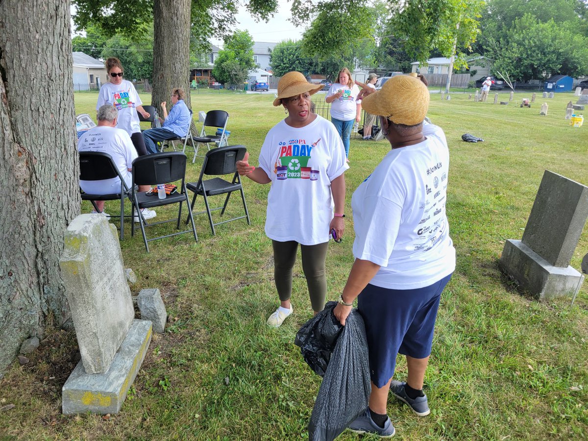 America250_PA's tweet photo. Thank you to all of the #EPIC volunteers who assisted with the Lincoln Cemetery Clean Up in #AdamsCounty on #PennsylvaniaDay in support of @ABeautifulPA 

⭐ Volunteers preserved historic headstones!

#PADay2023 #PAProud #Volunteer #Impact250PA #EveryCounty #EveryPennsylvanian https://t.co/r8IlWaBsHt