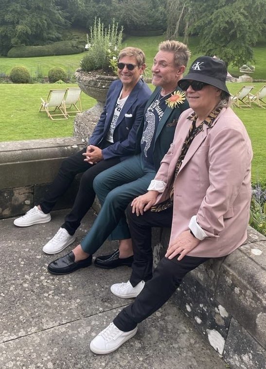 leonardo_zardi's tweet photo. Andy was at Roger's son's wedding!!! ❤️❤️❤️ https://t.co/uDQHXZEZzC